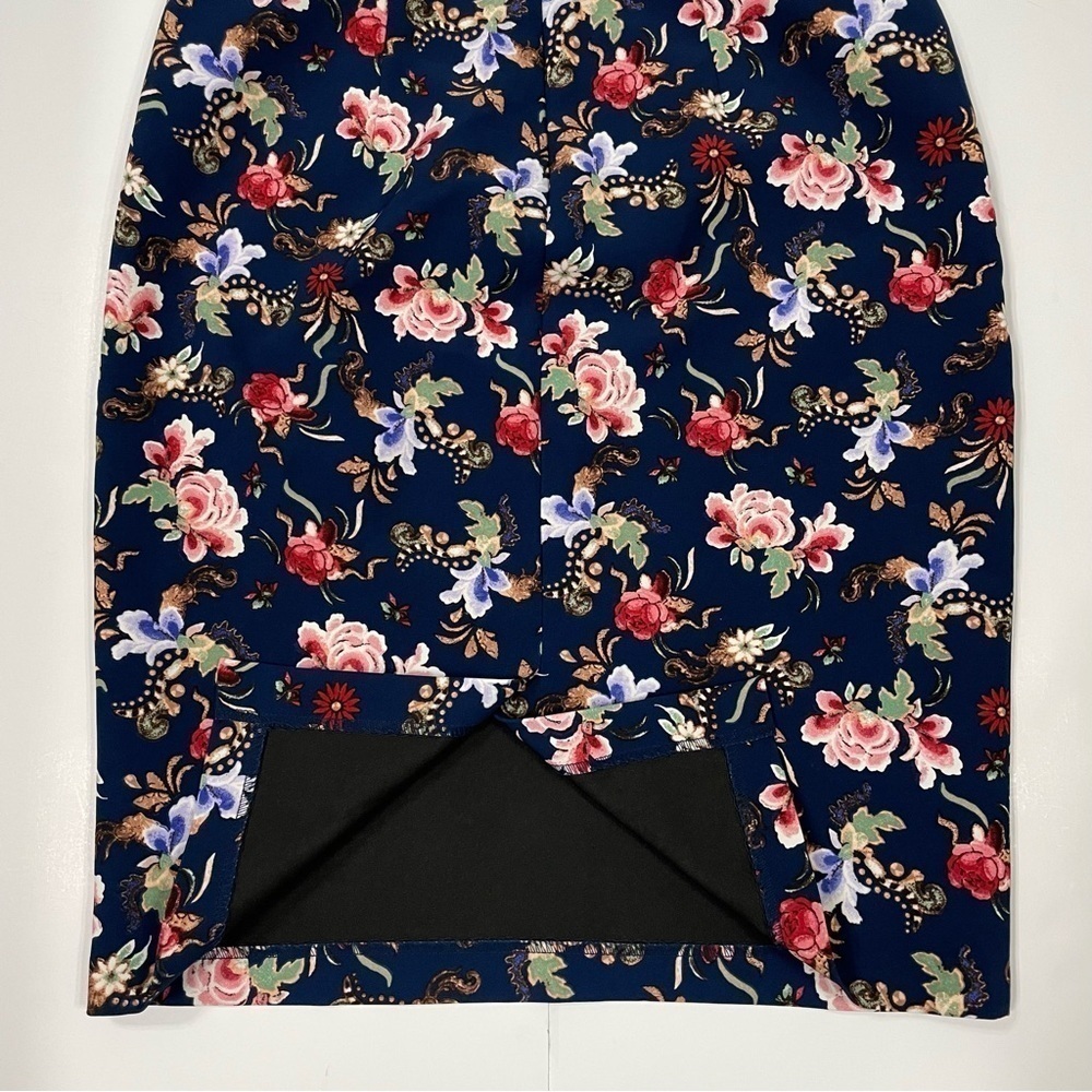 Philosophy Woman’s Navy Floral Tapestry Pencil Skirt Size 4 - Picture 9 of 12